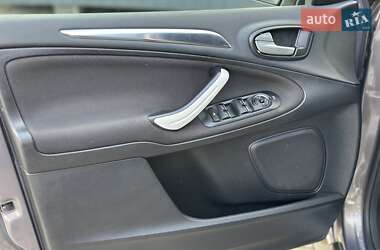 Минивэн Ford S-Max 2011 в 