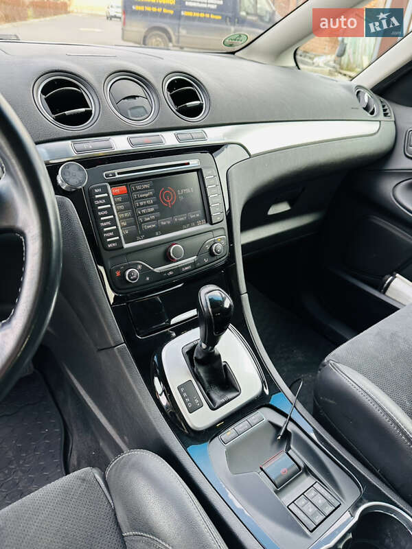 Минивэн Ford S-Max 2012 в Буче