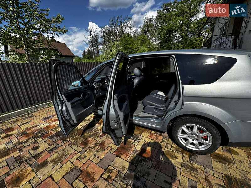 Минивэн Ford S-Max 2009 в Долине