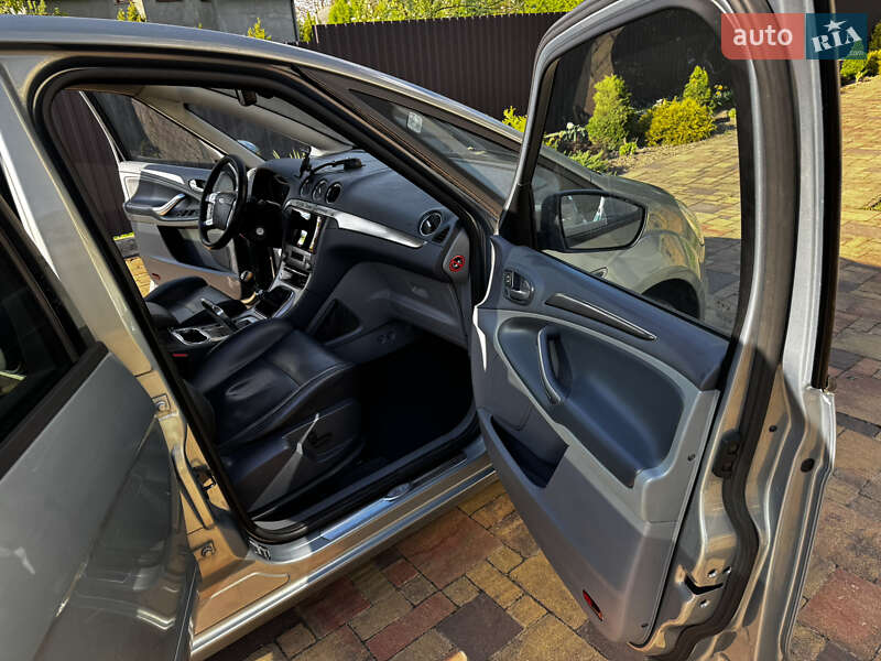 Минивэн Ford S-Max 2009 в Долине