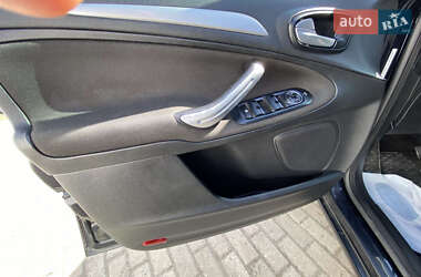 Минивэн Ford S-Max 2009 в 
