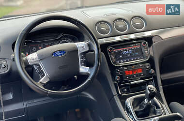 Минивэн Ford S-Max 2011 в 