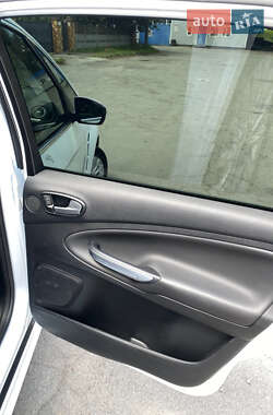 Минивэн Ford S-Max 2013 в 