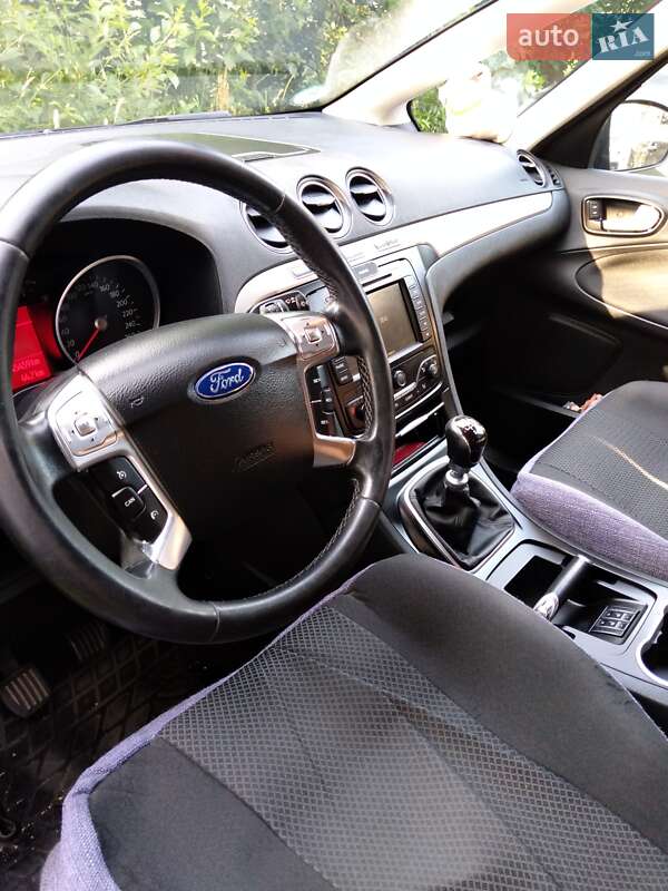 Мінівен Ford S-Max 2014 в 