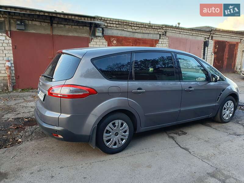 Минивэн Ford S-Max 2013 в Черноморске