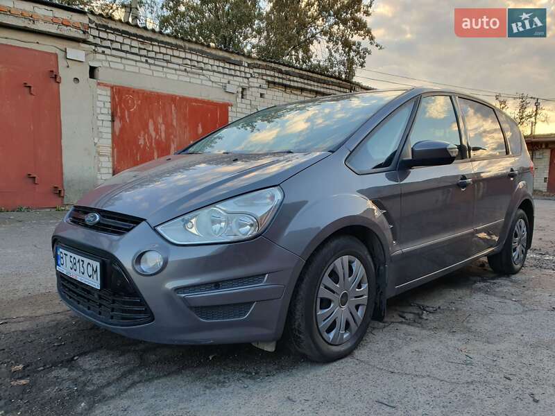 Минивэн Ford S-Max 2013 в Черноморске