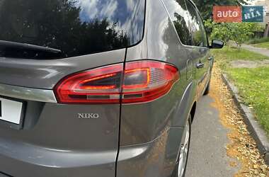 Минивэн Ford S-Max 2013 в 