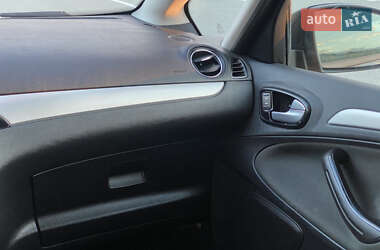Минивэн Ford S-Max 2007 в 
