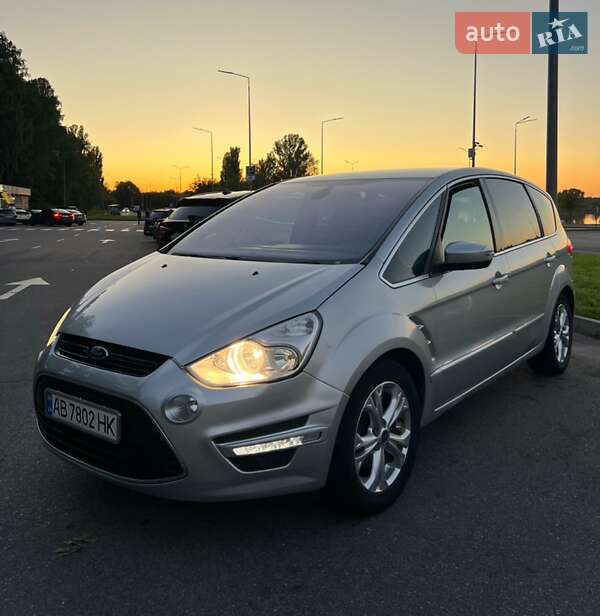Минивэн Ford S-Max 2011 в 