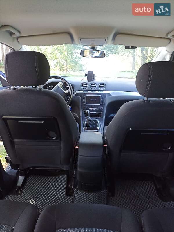 Минивэн Ford S-Max 2013 в Коростене