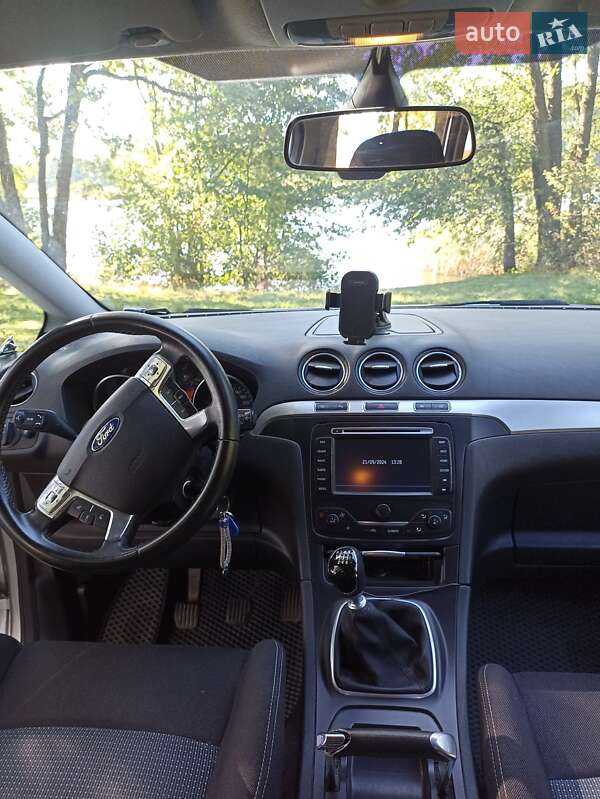 Минивэн Ford S-Max 2013 в Коростене