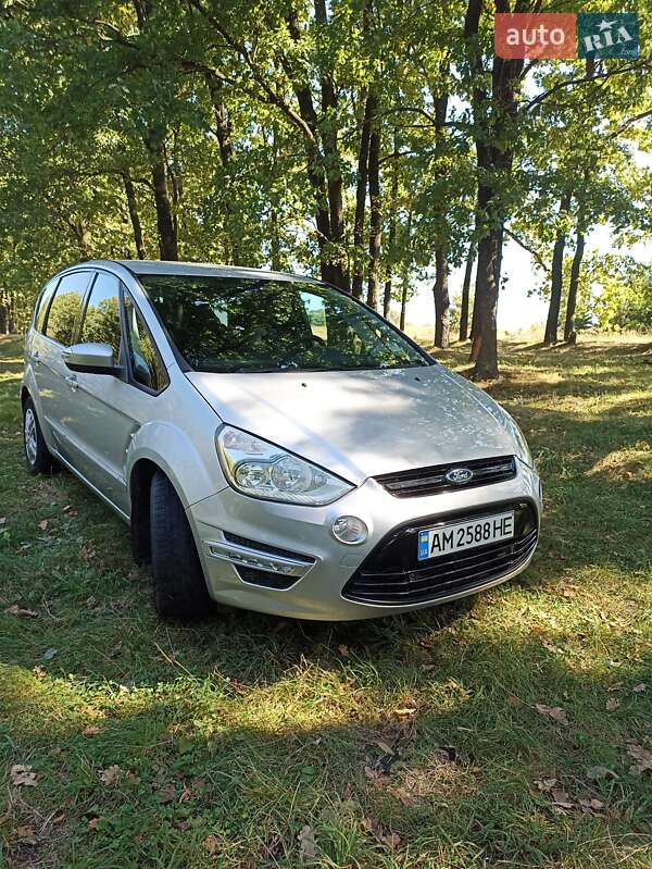 Минивэн Ford S-Max 2013 в Коростене