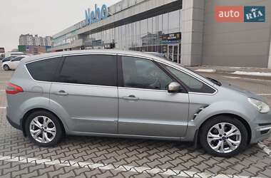 Минивэн Ford S-Max 2013 в Вишневом