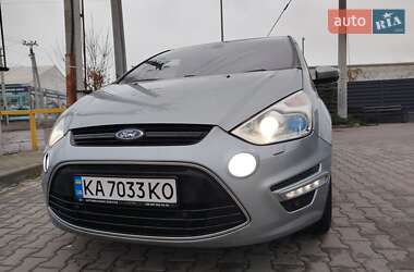 Минивэн Ford S-Max 2013 в Вишневом