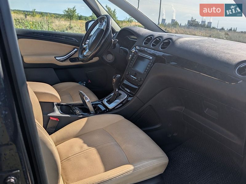 Минивэн Ford S-Max 2011 в Вараше