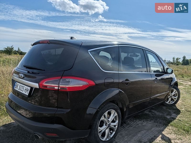 Минивэн Ford S-Max 2011 в Вараше