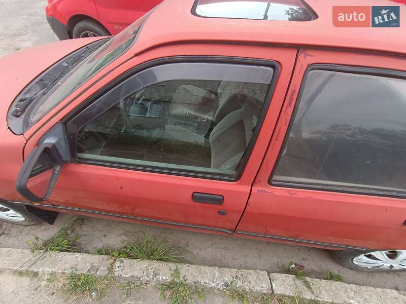 Лифтбек Ford Sierra 1988 в Золочеве фото 5 Лифтбек Ford Sierra 1988 в Золочеве