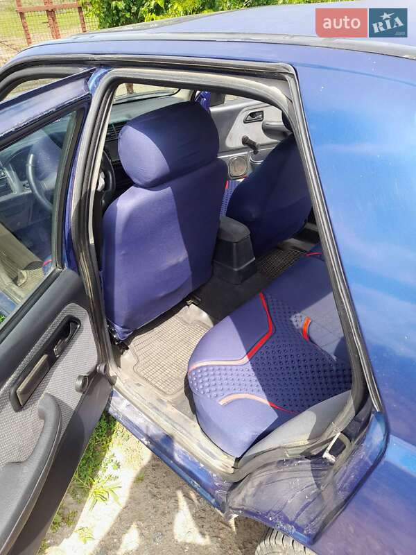 Седан Ford Sierra 1992 в Ружині