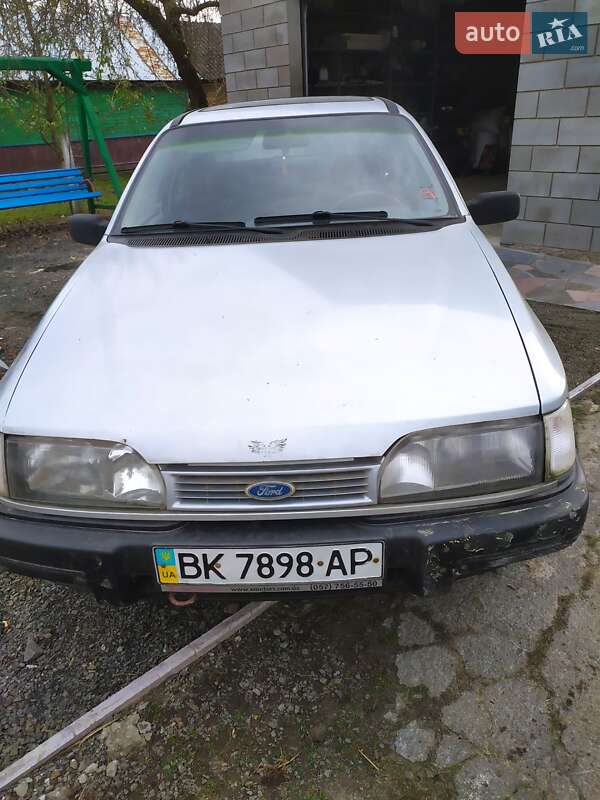 Седан Ford Sierra 1991 в Костополе