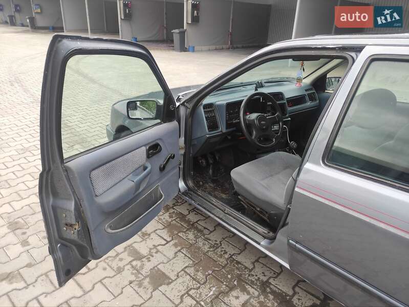 Седан Ford Sierra 1993 в Староконстантинове