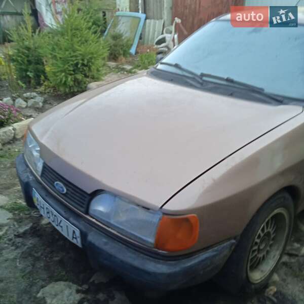 Седан Ford Sierra 1988 в Путивле