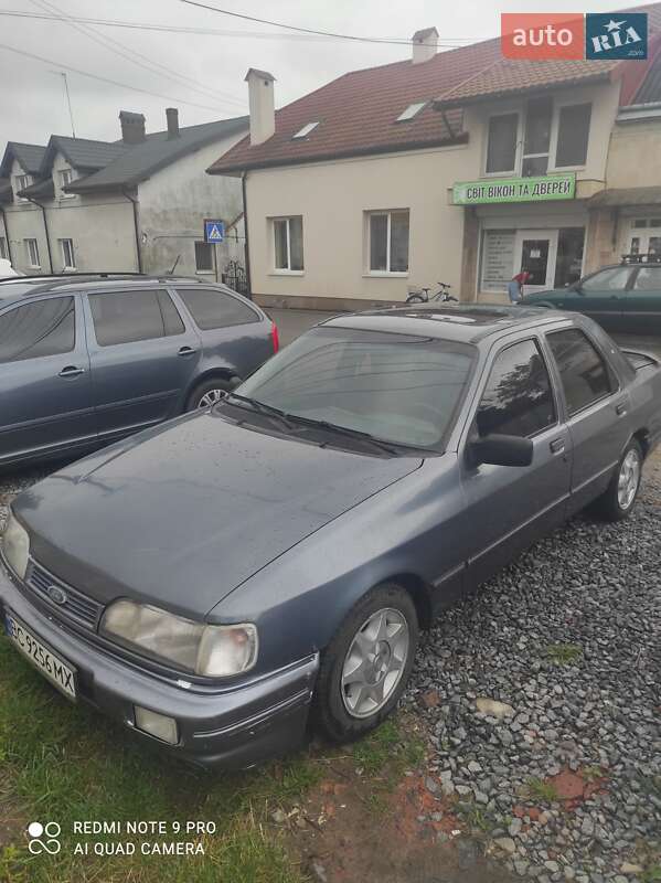 Седан Ford Sierra 1987 в Комарному