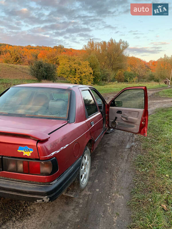 Седан Ford Sierra 1990 в Сторожинце