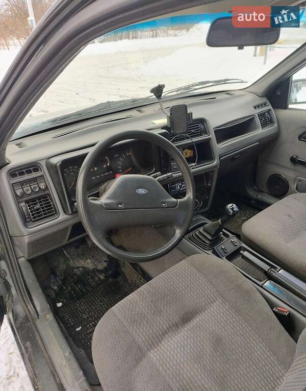 Седан Ford Sierra 1988 в Новых Петровцах