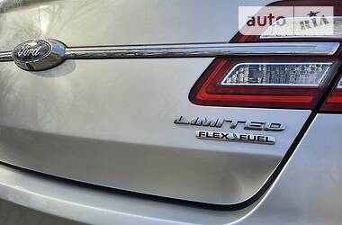 Седан Ford Taurus 2015 в 