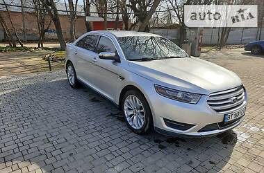 Седан Ford Taurus 2015 в 