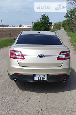 Седан Ford Taurus 2017 в 