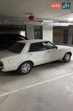 Седан Ford Taurus 1975 в Львові