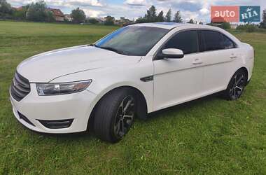 Ford Taurus 2015