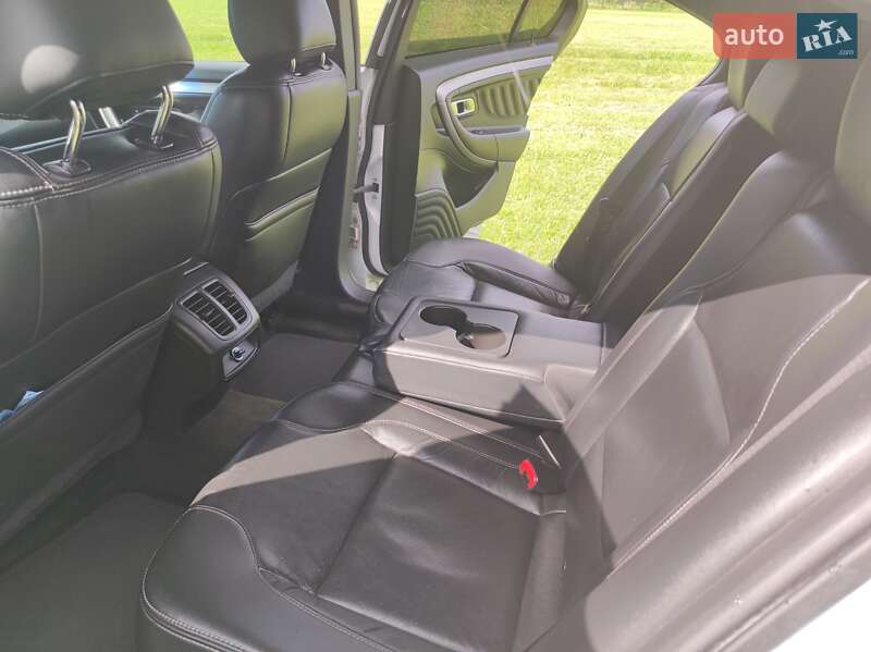 Седан Ford Taurus 2015 в Києві