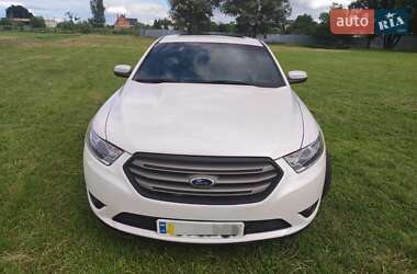 Седан Ford Taurus 2015 в Киеве