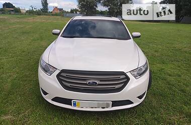 Седан Ford Taurus 2015 в Києві