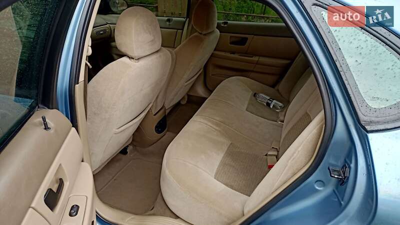 Седан Ford Taurus 2006 в Львові