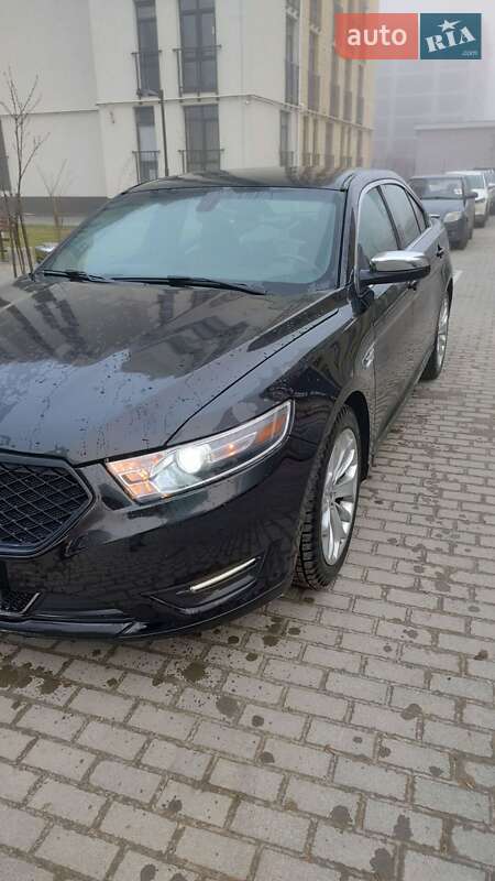 Седан Ford Taurus 2016 в Львове