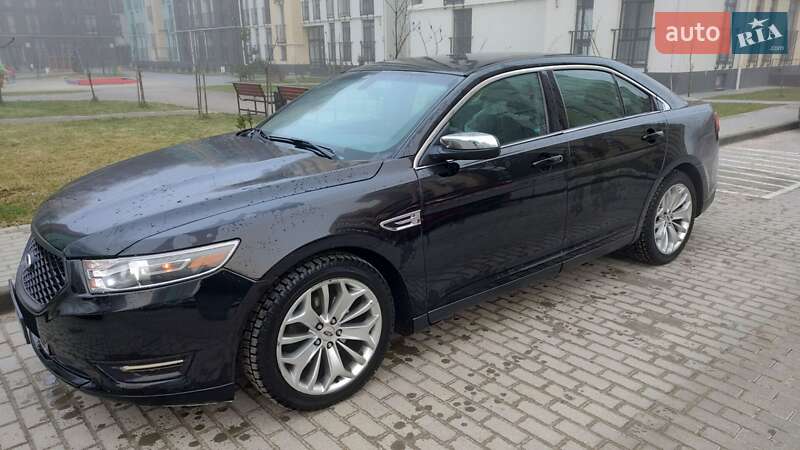 Седан Ford Taurus 2016 в Львове