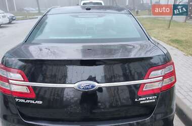 Седан Ford Taurus 2016 в Львові