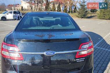 Седан Ford Taurus 2016 в Львові