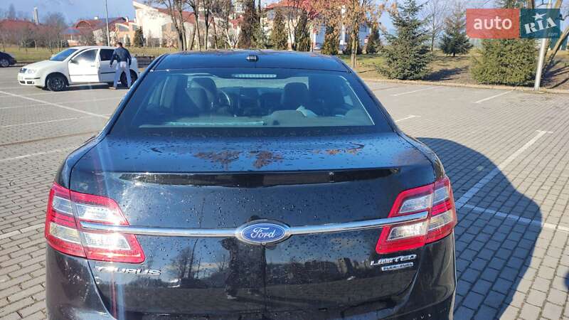 Седан Ford Taurus 2016 в Львове