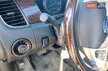 Седан Ford Taurus 2016 в Львові