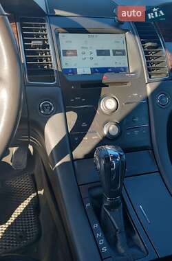 Седан Ford Taurus 2016 в Львові