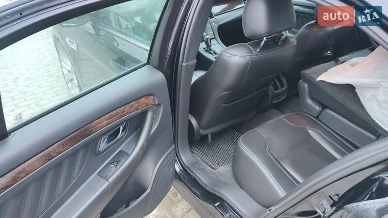 Седан Ford Taurus 2016 в Львове