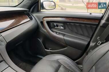 Седан Ford Taurus 2016 в Львові