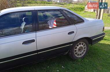 Седан Ford Taurus 1990 в Солоному