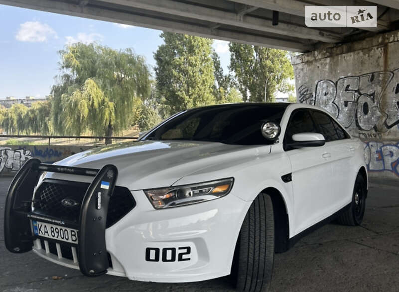 Седан Ford Taurus 2017 в Ужгороді