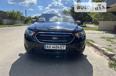 Ford Taurus 2016