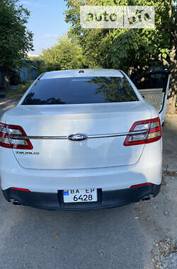 Седан Ford Taurus 2014 в Кропивницком